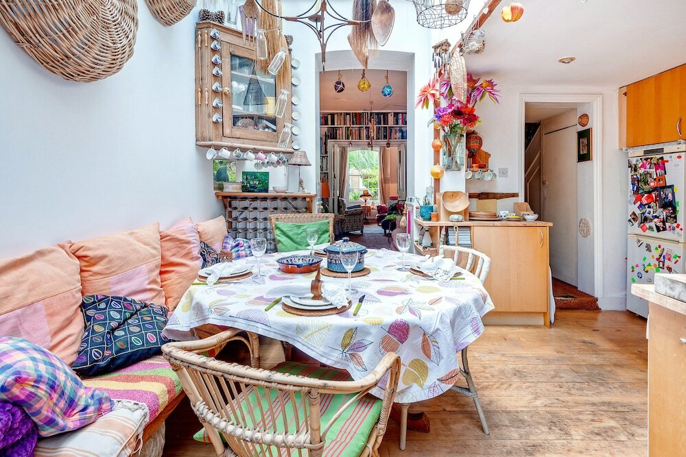 Фото Enchanting Hammersmith Home Close to Shepherds Bush by Underthedoormat