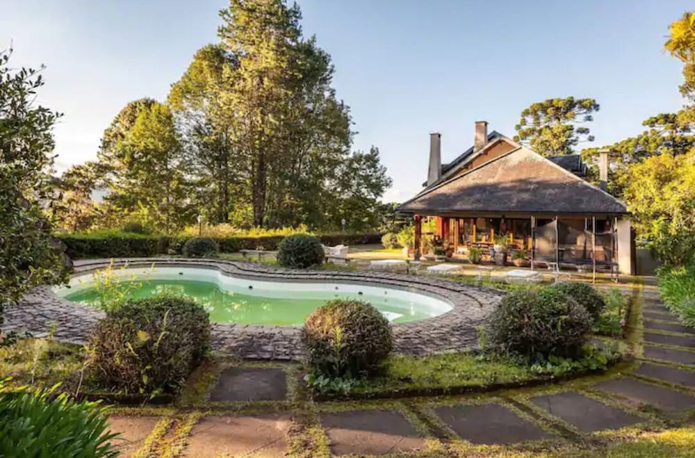 Фото Aconchegante Mansão em Campos do Jordão