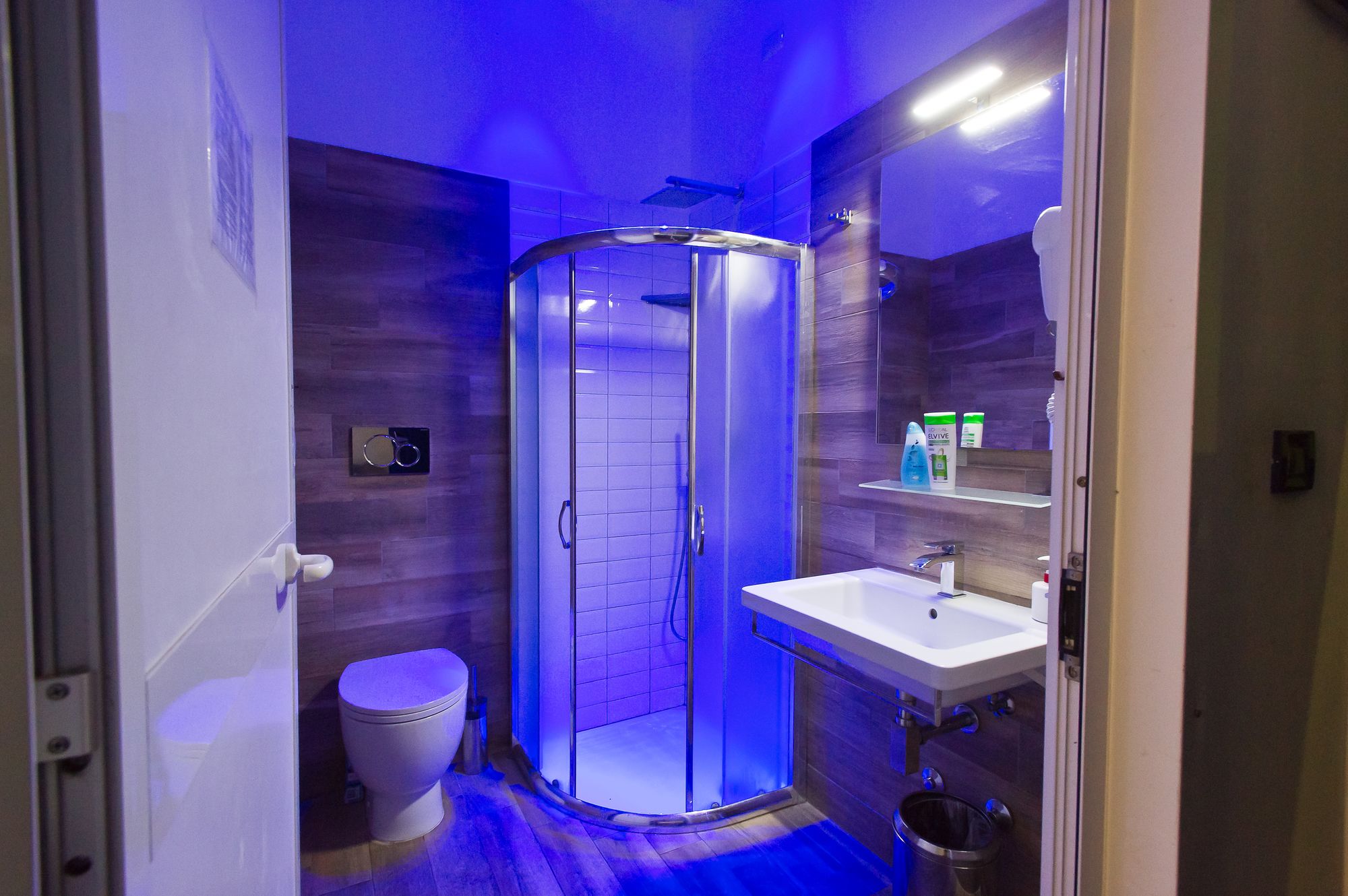 Фото Youth Station Hostel