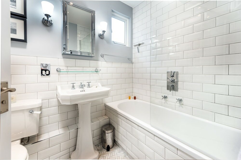 Фото Luxurious Wandsworth Home Close to Putney Heath by Underthedoormat