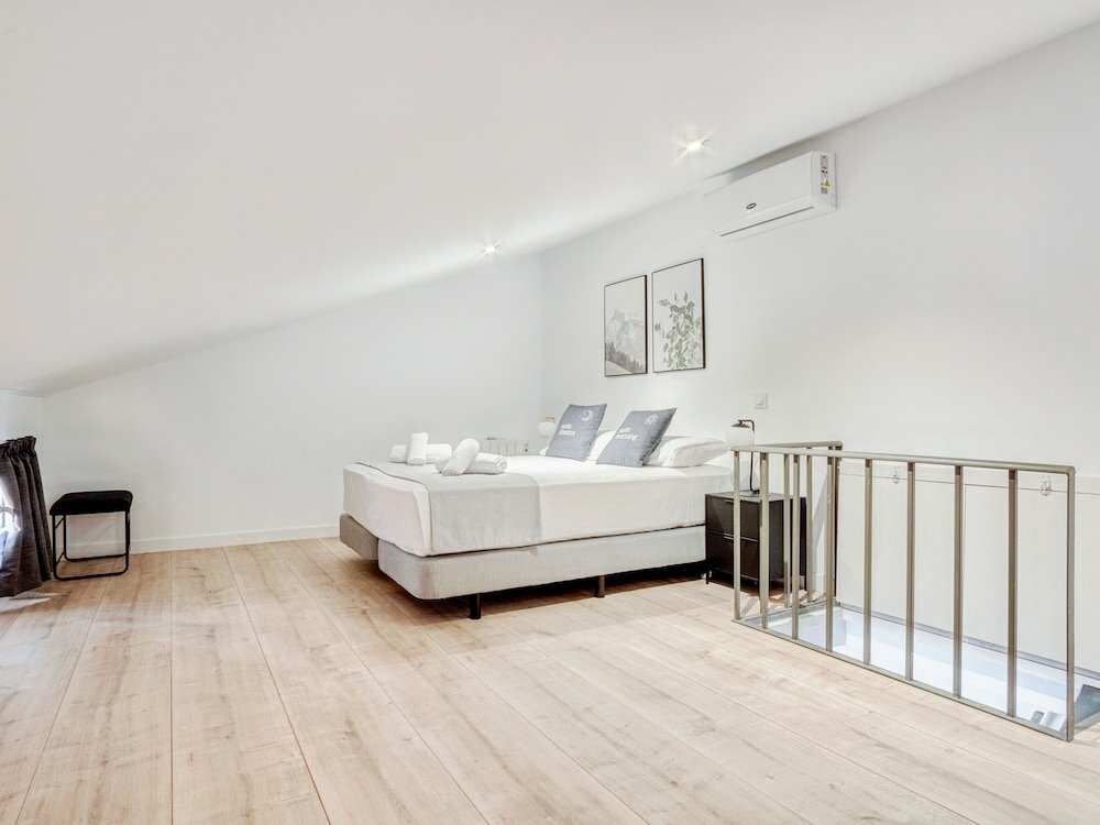 Фото Limehome Madrid Calle Ave María