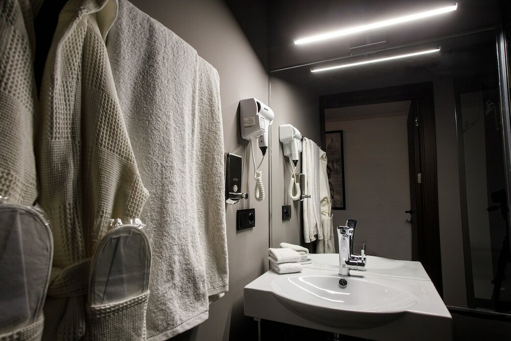 Фото The Phoenix Boutique Hotel