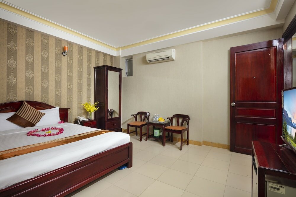 Фото Holiday Hotel