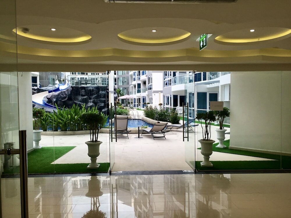 Фото Luxury Apartments in Grand Avenue