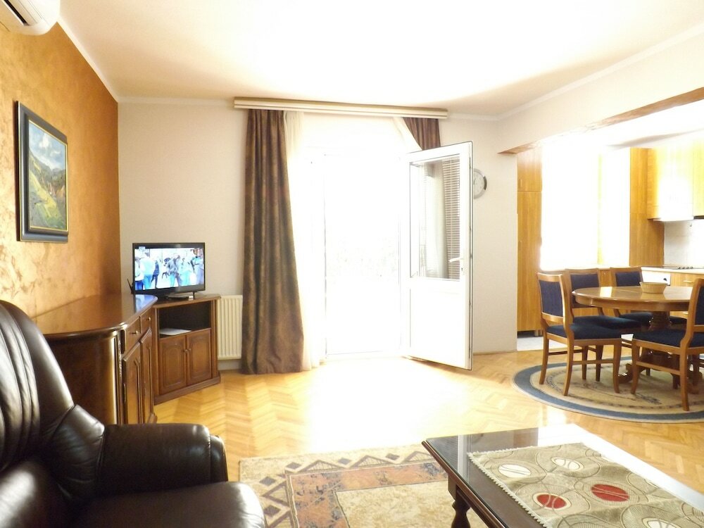Фото Three Bedroom Apartment With Garden