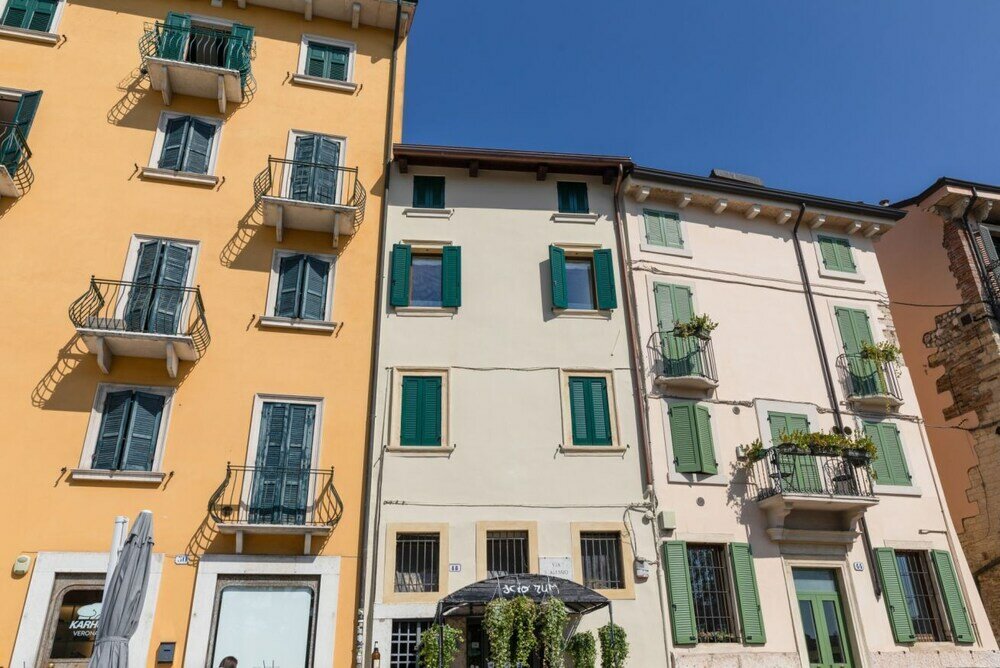 Фото Luxury & Charming Piazzetta San Giorgio Apartments