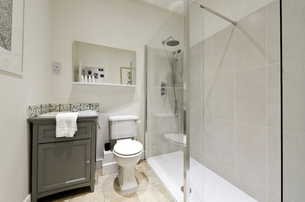 Фото Fulham 4-bed House & Garden Near Tube