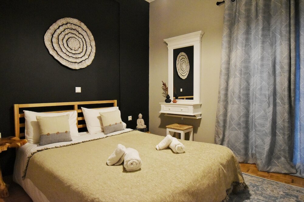 Фото Seven Seconds Away