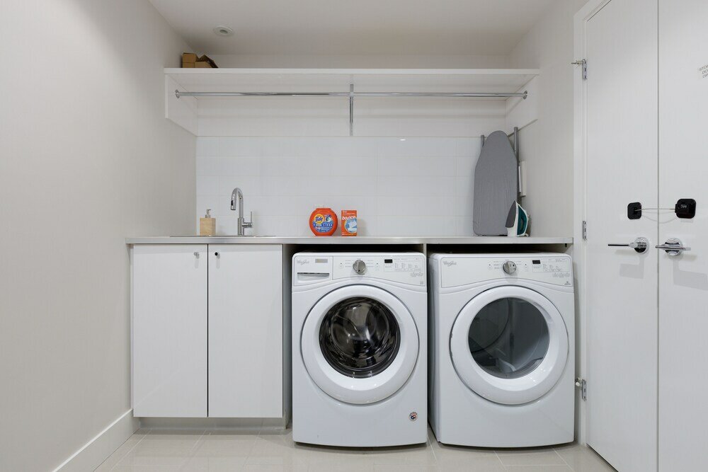 Фото 7476 Granville St