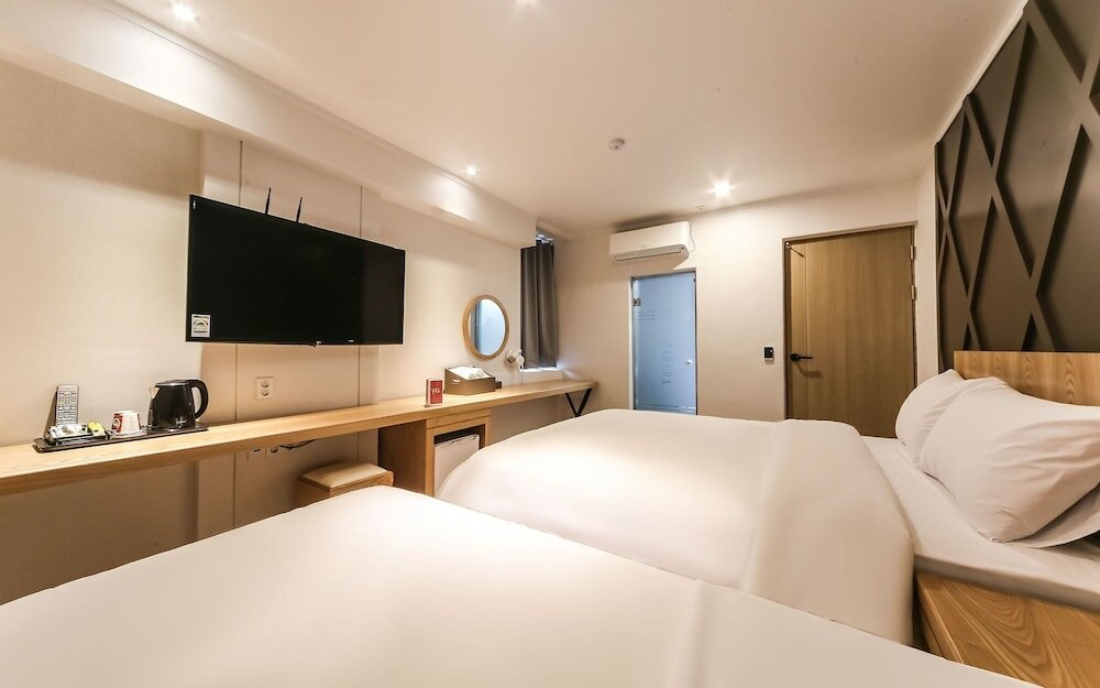 Фото Geojedo Jangseungpo Hotel Carara