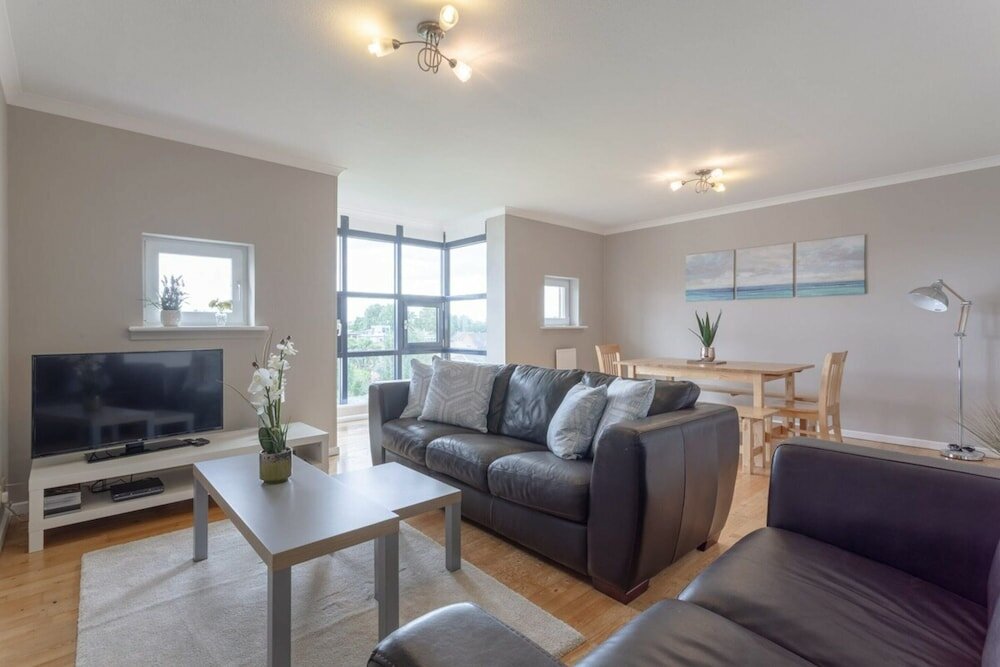 Фото Bright, Modern One-bed With Stunning View of Thames