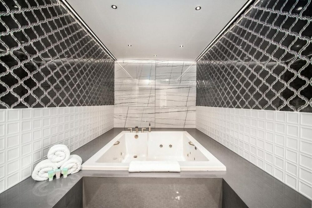 Фото Aspire Inn Studios & Spas