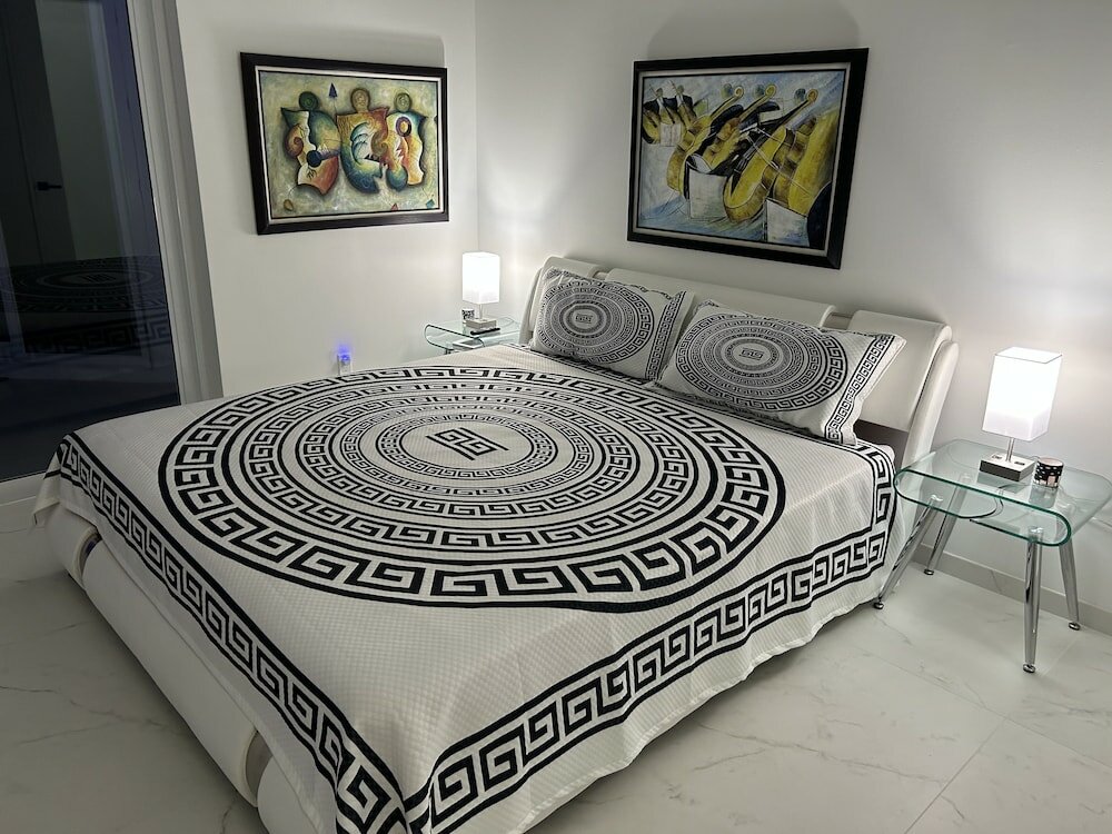 Фото Men Only Clothing Optional Guesthouse near Wilton Manors