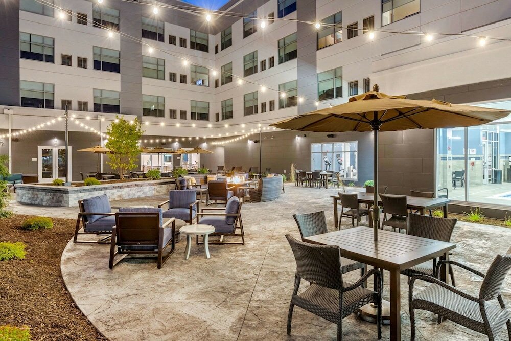 Фото Cambria Hotel Davenport Quad Cities