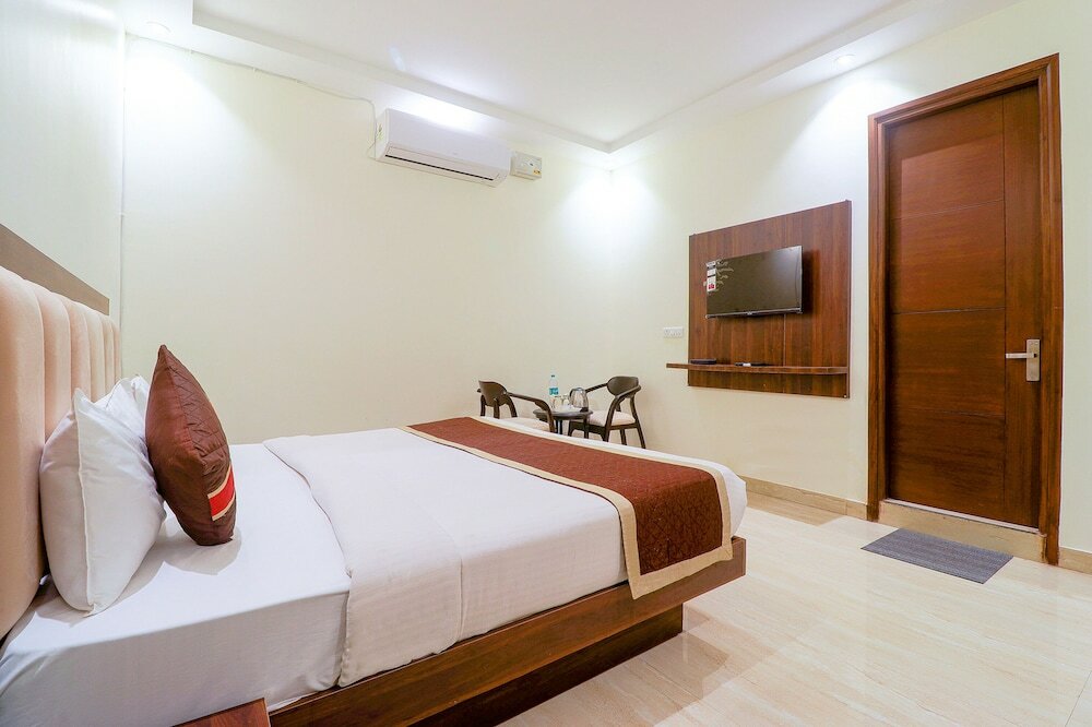 Фото Fabhotel The Premium Suits