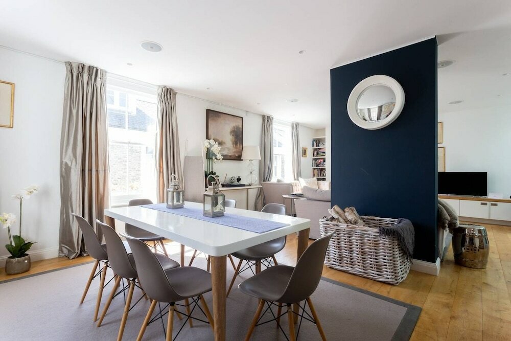 Фото Fantastic 5 Bed House in Kensington Near Museums