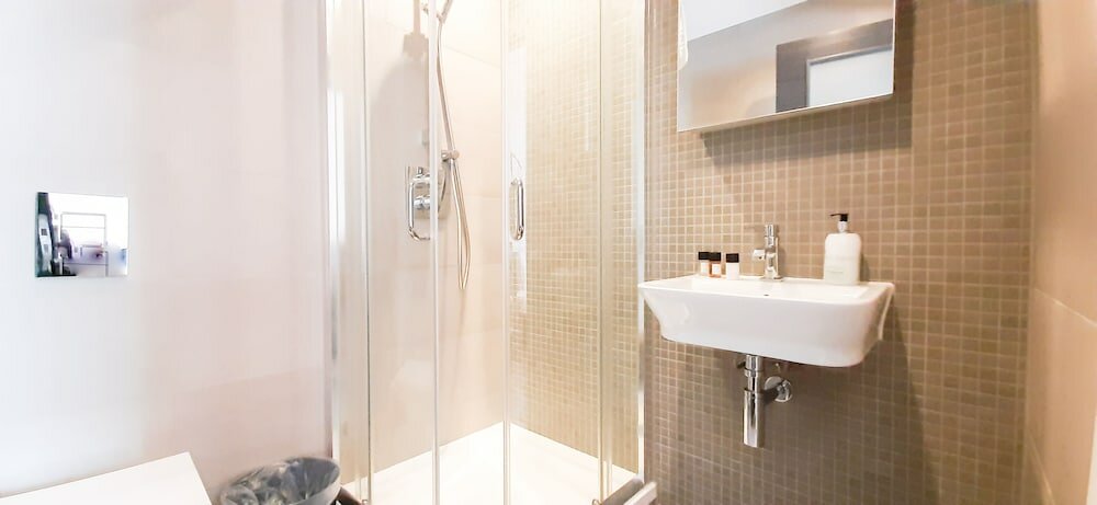 Фото Two Bed Serviced Apt in Old Street