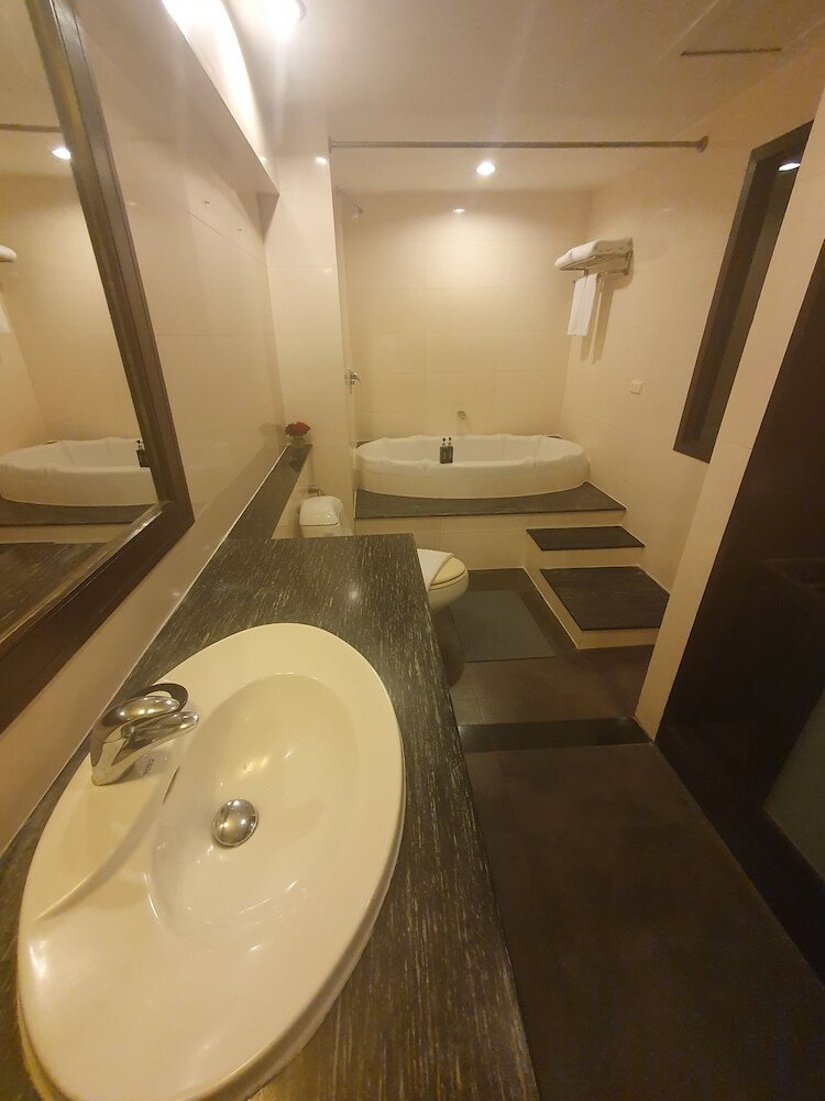 Фото Chateau EN Ville Pattaya