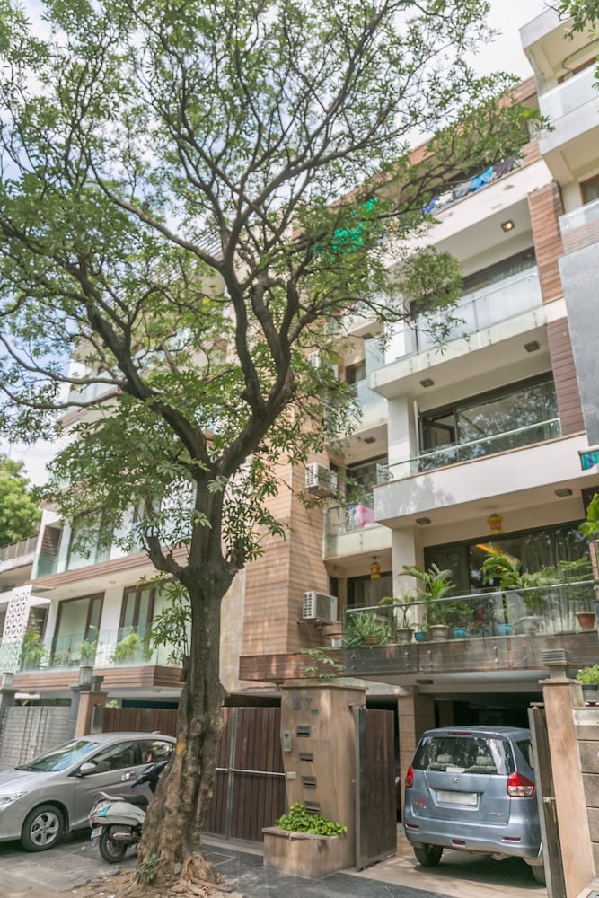 Фото Under My Roof Green Park