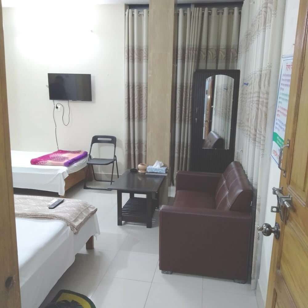 Фото Hotel Charu