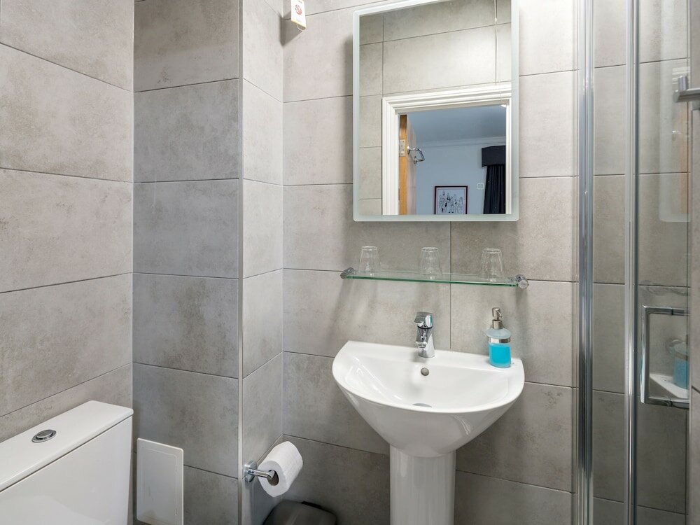 Фото Oyo Townhouse New England Victoria