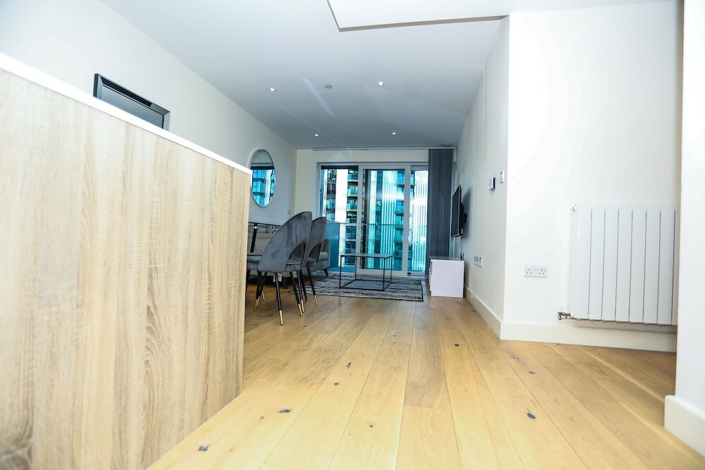 Фото Stunning 2 Bed Flat London Apartment