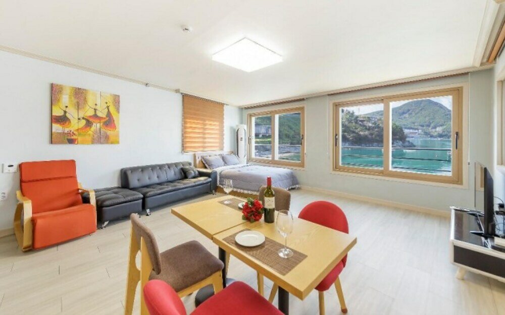 Фото Yeosu Ocean View Pension