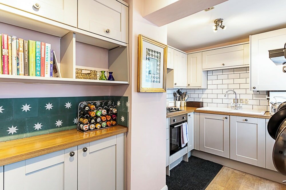 Фото Cottage Style Three Bedroom House