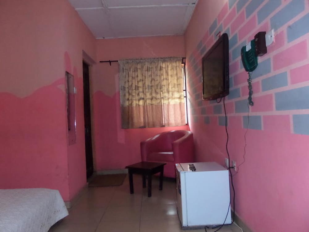 Фото Phadis Hotel