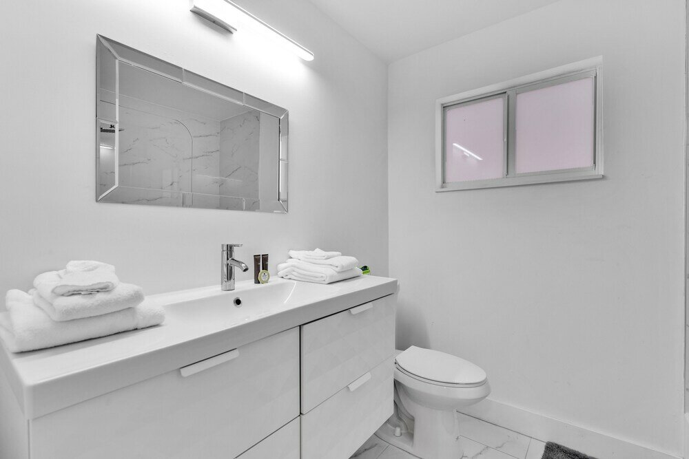 Фото Hollywood Hills House w Backyard-BBQ