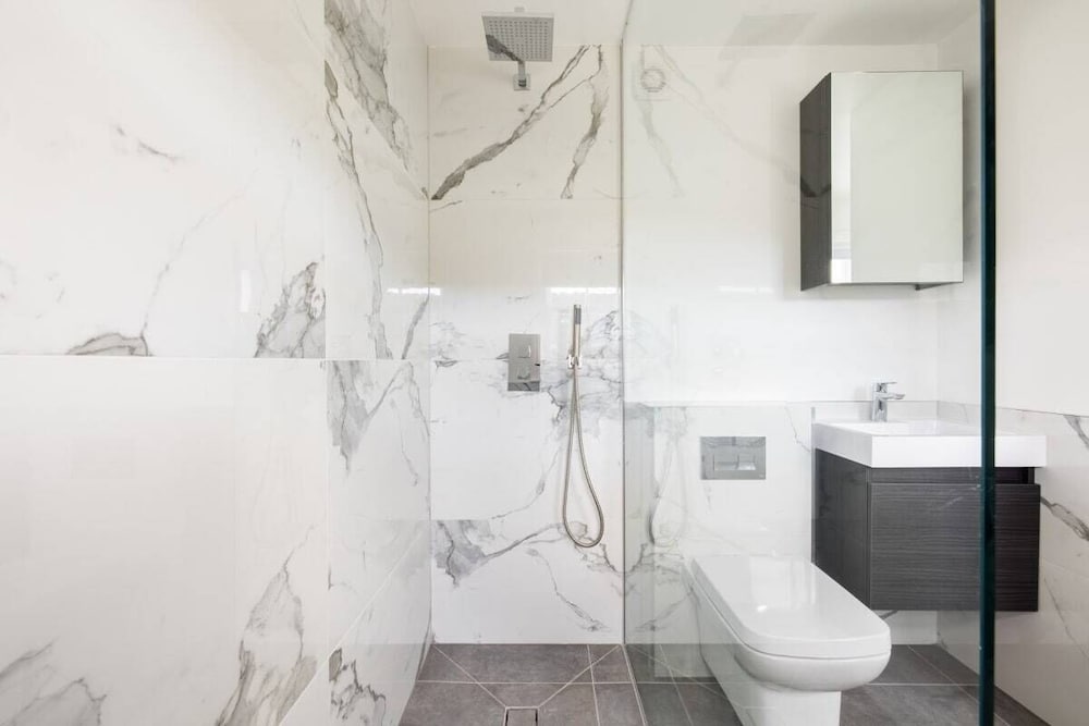 Фото The Margravine Maisonette - Modern & Bright 2bdr Flat