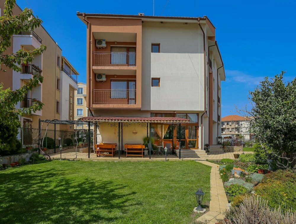 Hotel Pmg Apartments in Oasis Complex, Burgas Province, photo