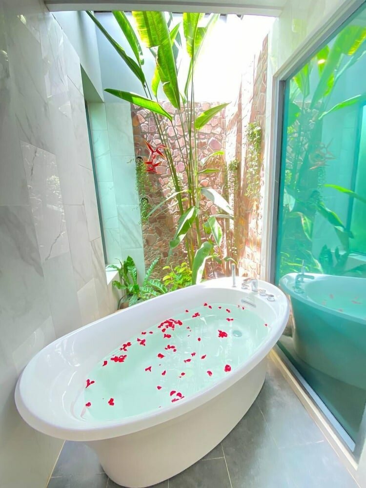 Фото Castle Bayview Resort & SPA