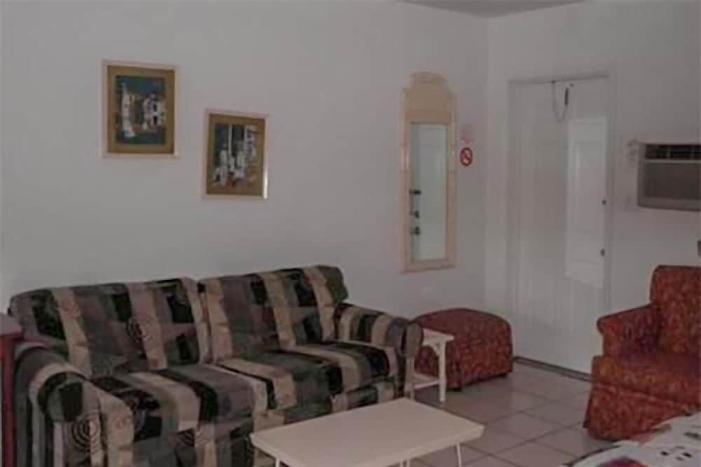 Фото Richard's Motel Extended Stay