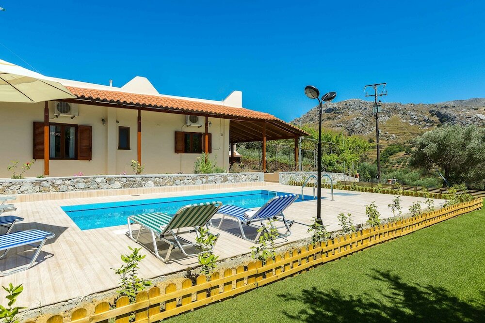 Фото Gorgeous Villa With Pool & Gardens