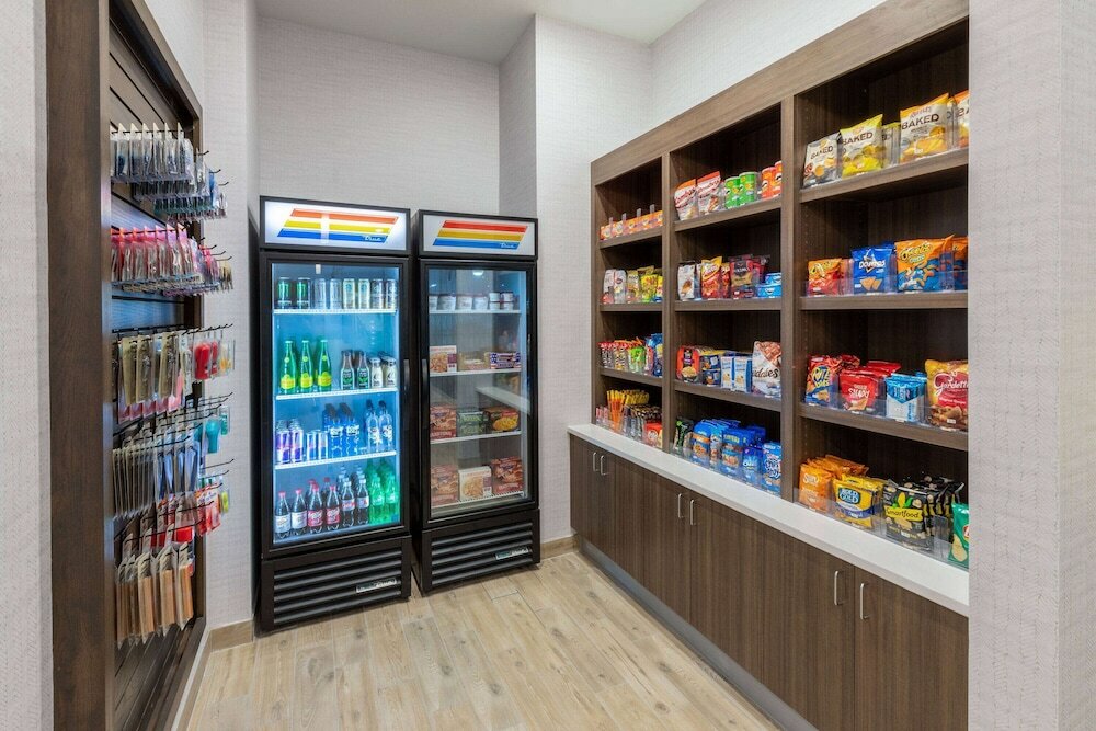 Фото La Quinta Inn & Suites by Wyndham Round Rock near Kalahari