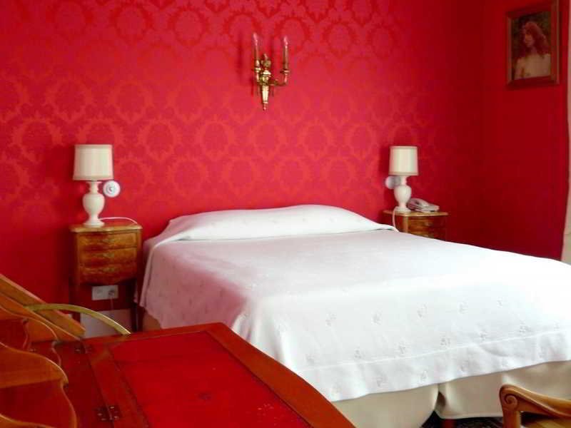 Фото Hotel de l'Abeille Orleans