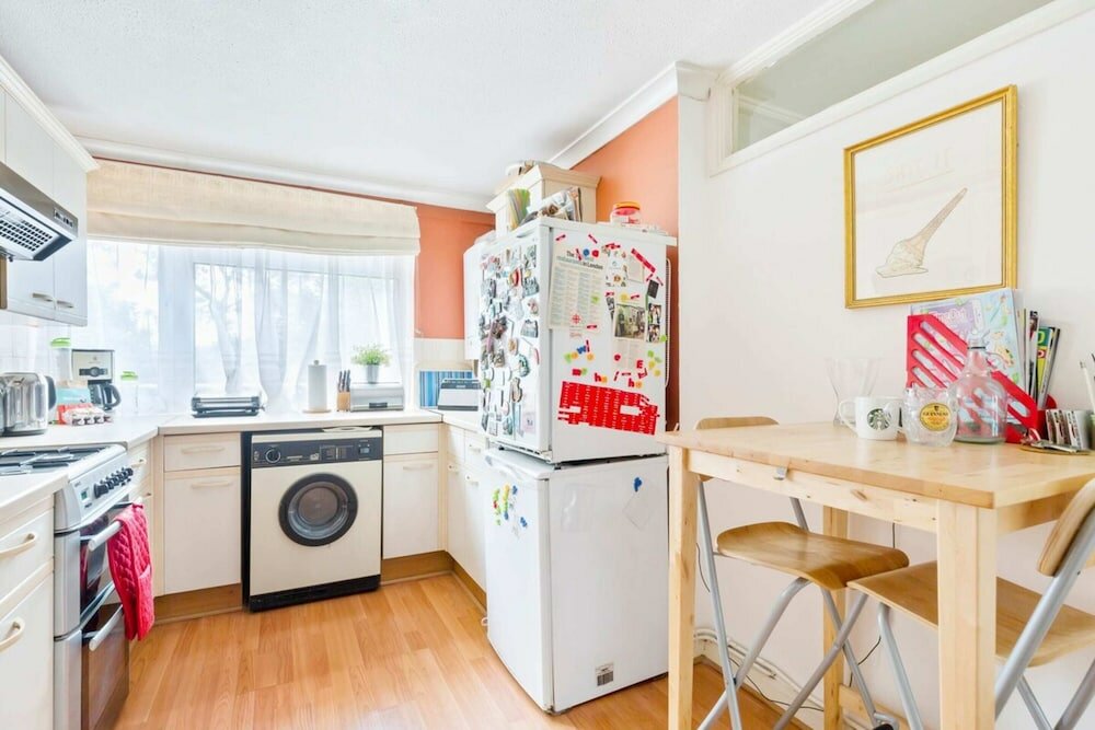 Фото Spacious 2 Bedroom Apartment in Cricklewood