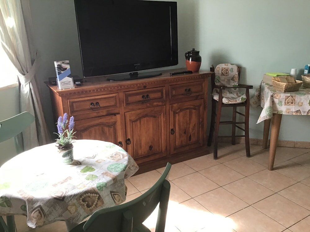 Фото Achirina Bed and Breakfast