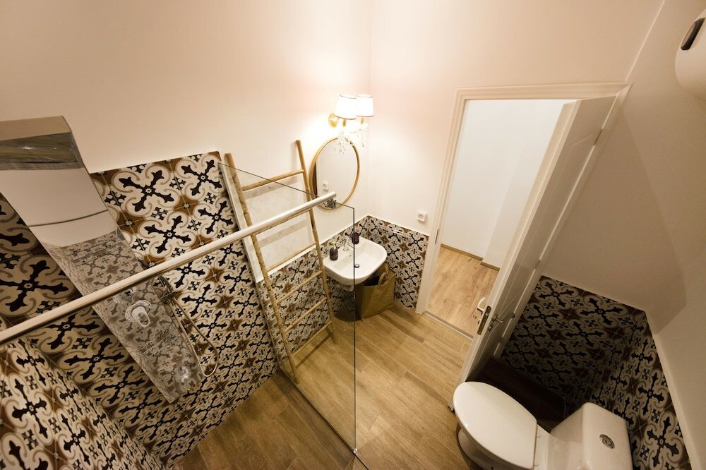 Фото Exquisite apartment in Athens' center by VillaRentalsgr