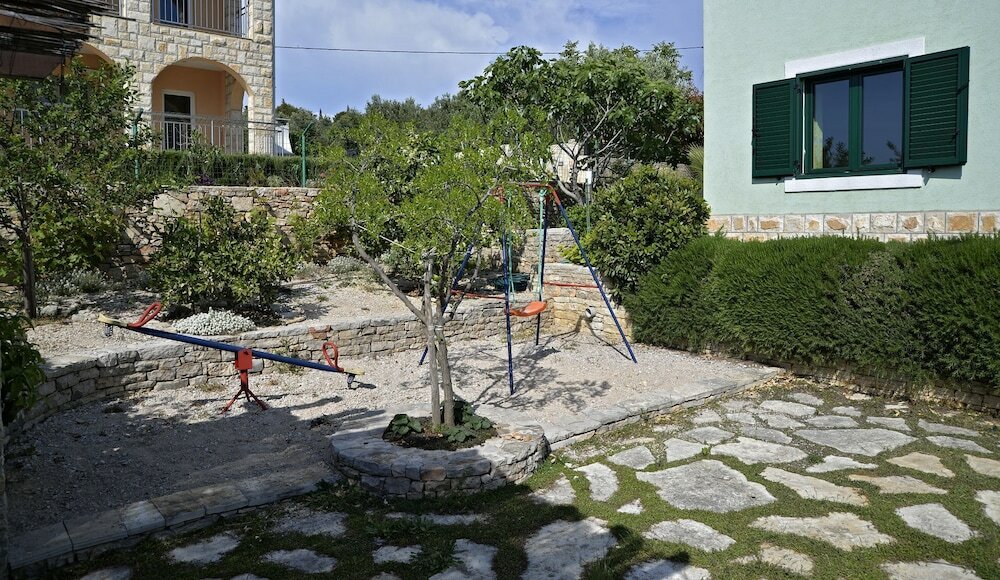Фото Toni - With Pool and View - A3