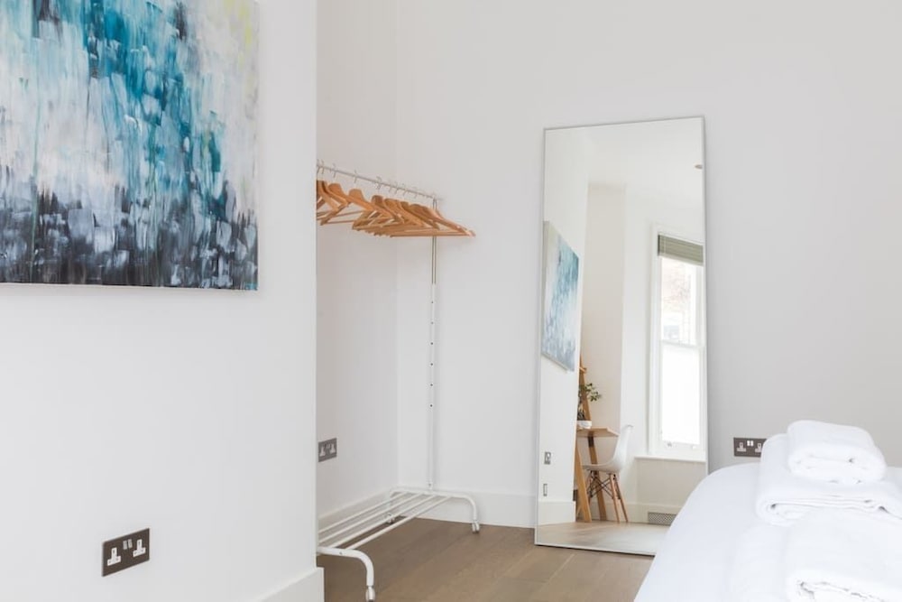 Фото Modern stylish and luxurious 1 bed flat