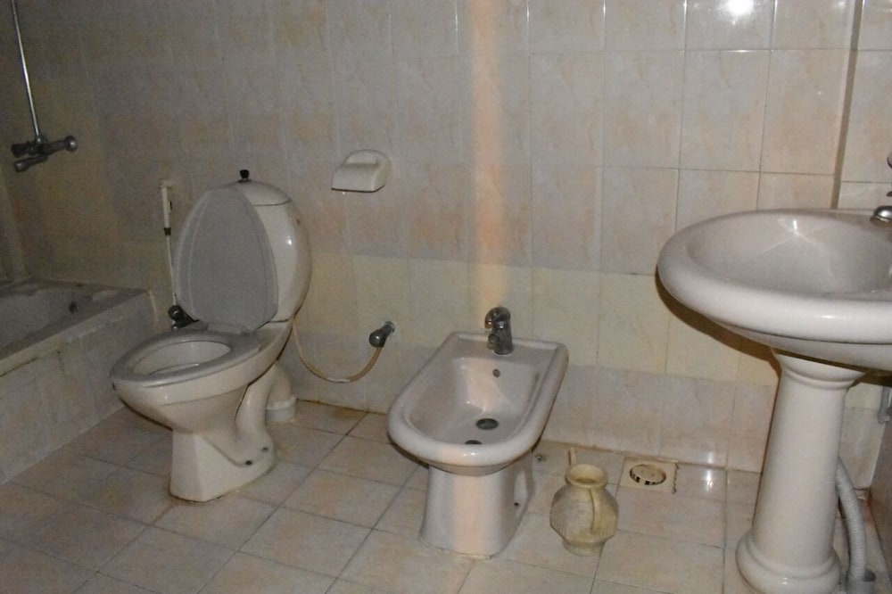 Фото Hotel Royal Gardens Jail Road