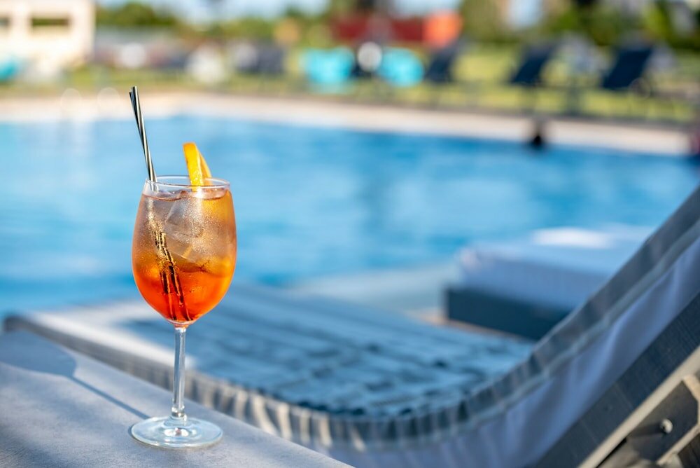 Фото Mythic Summer Hotel