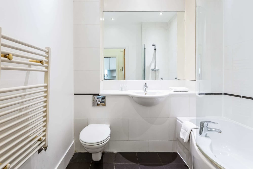 Фото Bright & Comfortable Angel Apartment