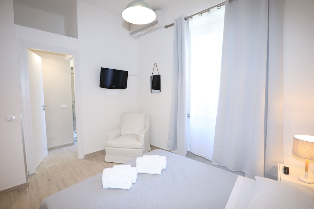 Фото Unique Luxury Apartment and Rooms