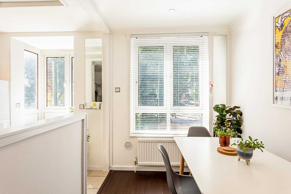 Фото Bright & Cosy One-bed Apartment