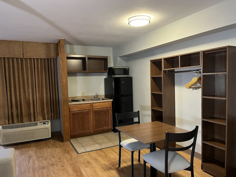 Фото HomeTowne Studios by Red Roof Amarillo West