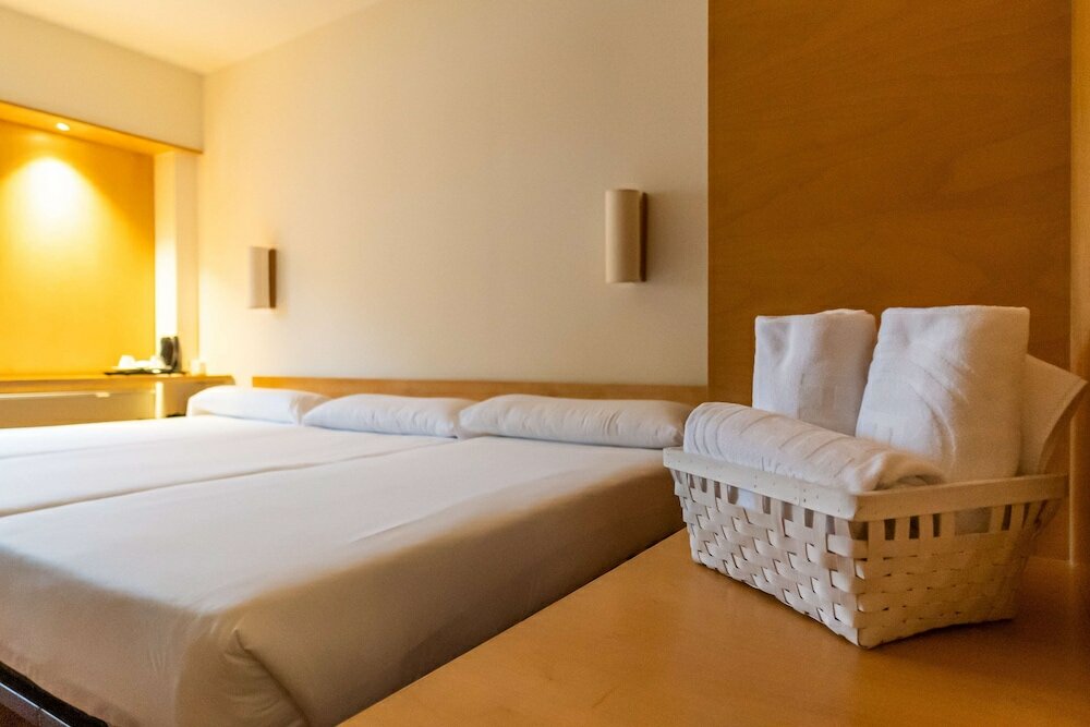 Фото Kyriad Direct Eth Irun