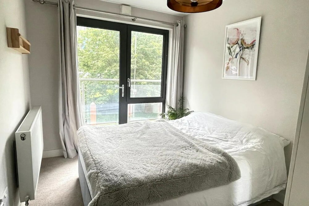 Фото Modern 2bd Flat With Balcony - Battersea